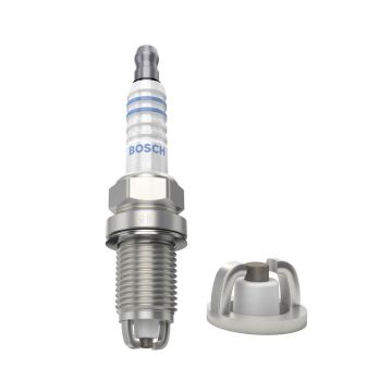 BOSCH Zapalovací svíčka nikl 0 242 235 668 pro Audi AAH AJQ 1.6 1.8 2.6 2.8 BMW M40 M50 M52 Renault D7F K7J 1.2 1.4